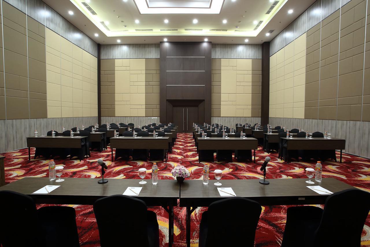 Bigland Hotel & Convention Sentul Bogor Exteriör bild
