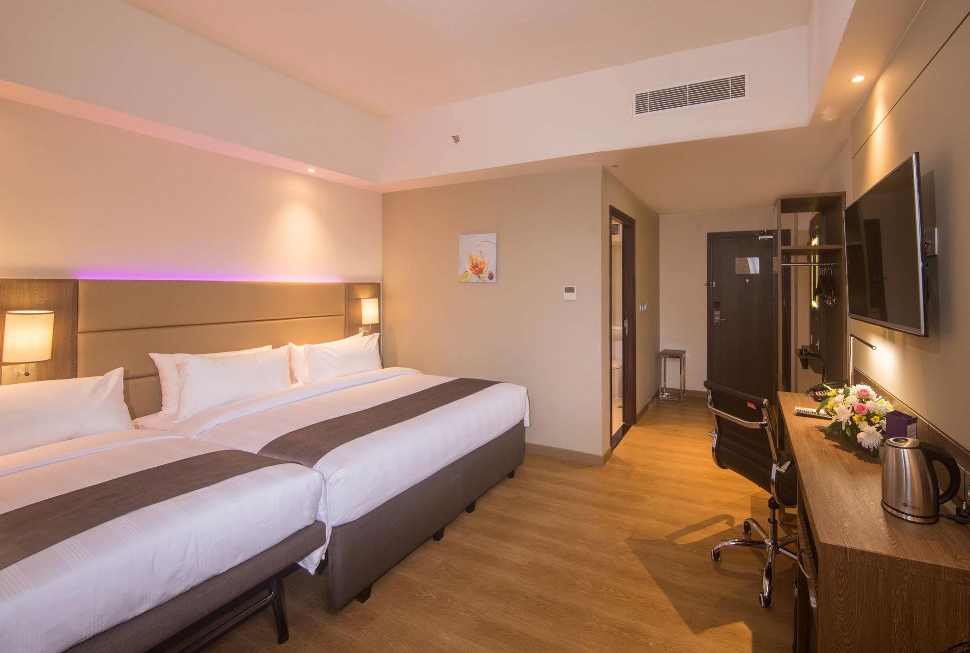Bigland Hotel & Convention Sentul Bogor Exteriör bild